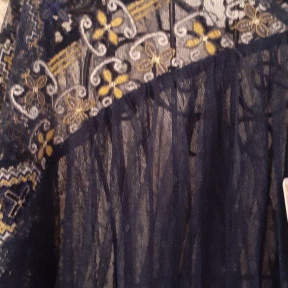 Top - Picture 2 of 3